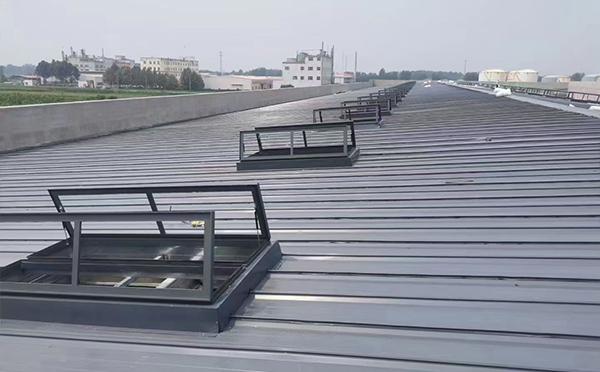 某中学室内体育馆杨陵排烟窗改造项目