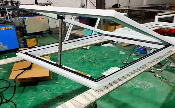 某地下车库出入口杨陵排烟窗配置工程